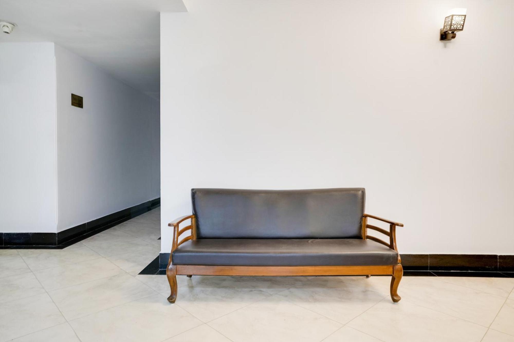 Отель Super Townhouse Margao Near Railway Station Экстерьер фото