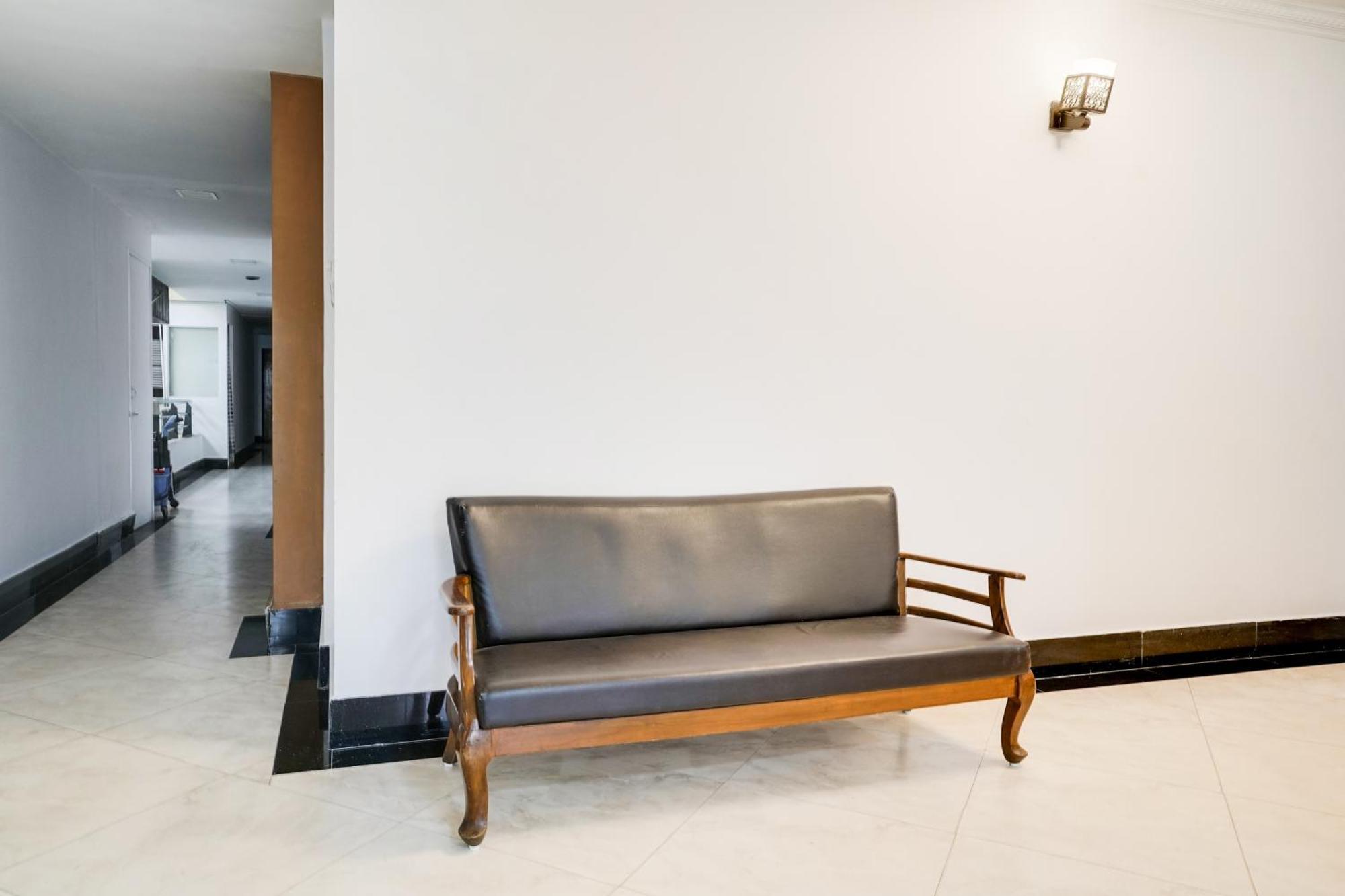Отель Super Townhouse Margao Near Railway Station Экстерьер фото
