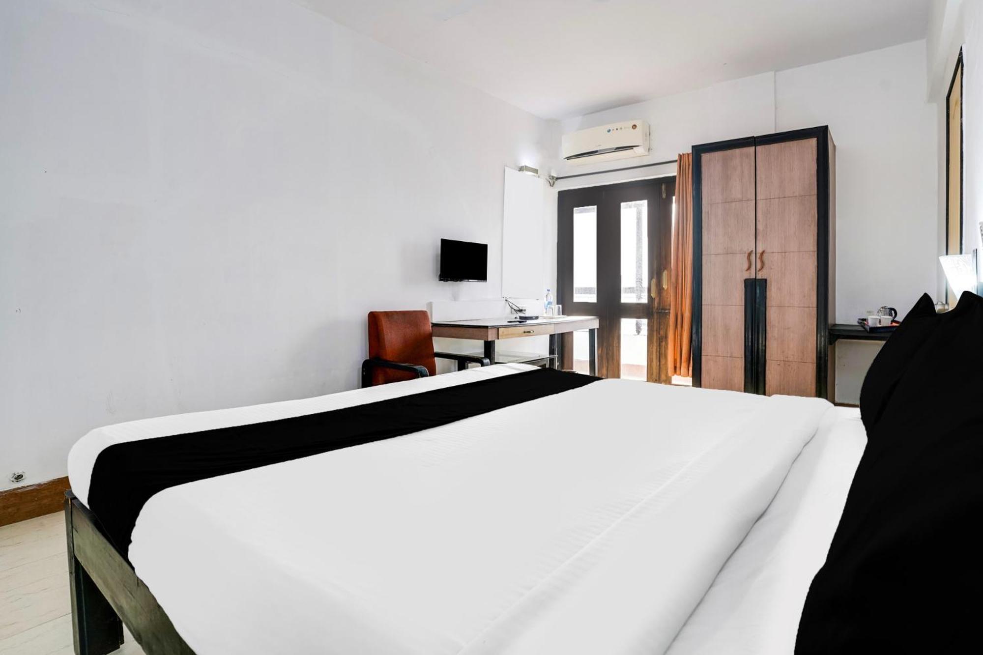 Отель Super Townhouse Margao Near Railway Station Экстерьер фото