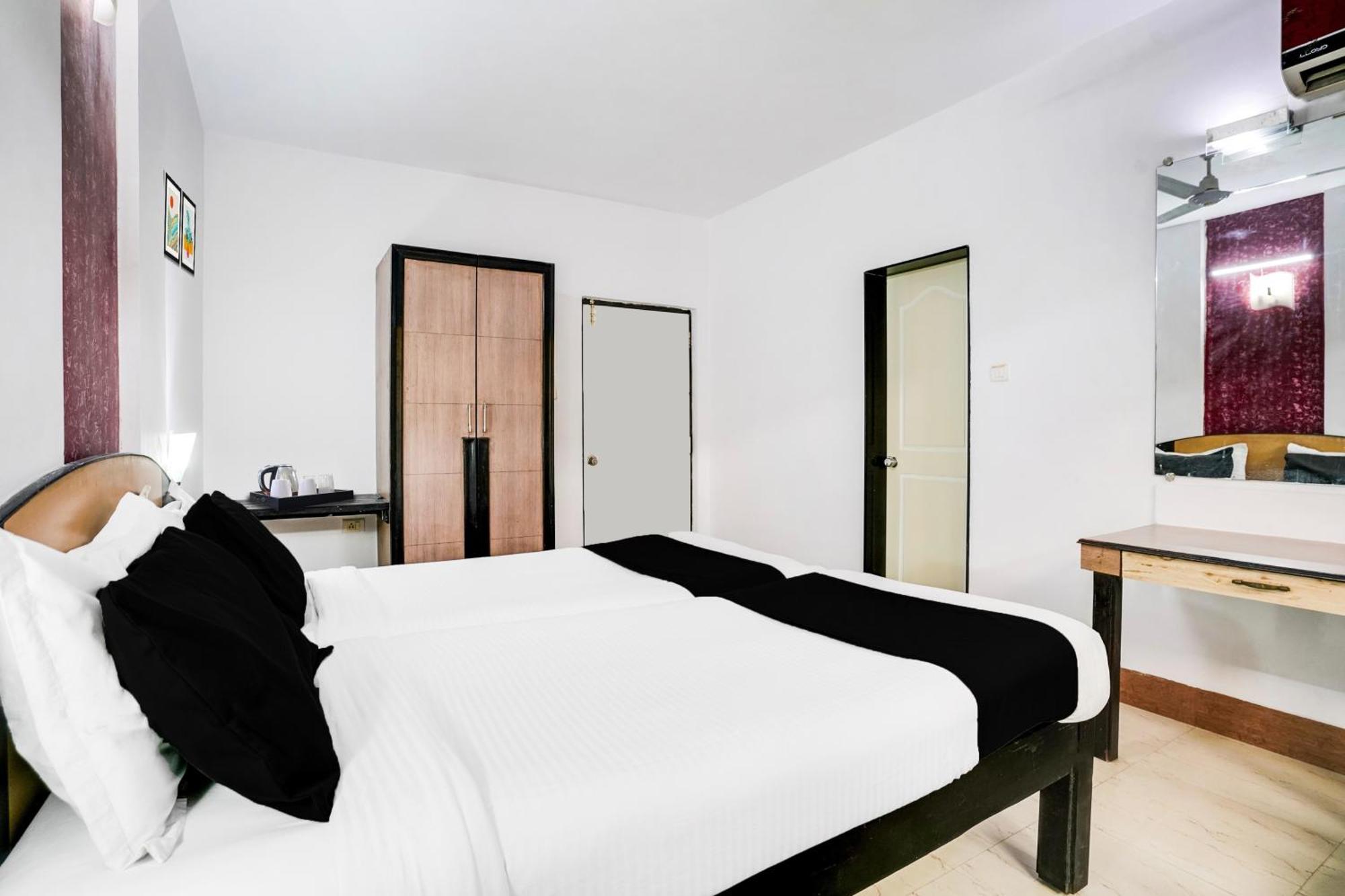 Отель Super Townhouse Margao Near Railway Station Экстерьер фото