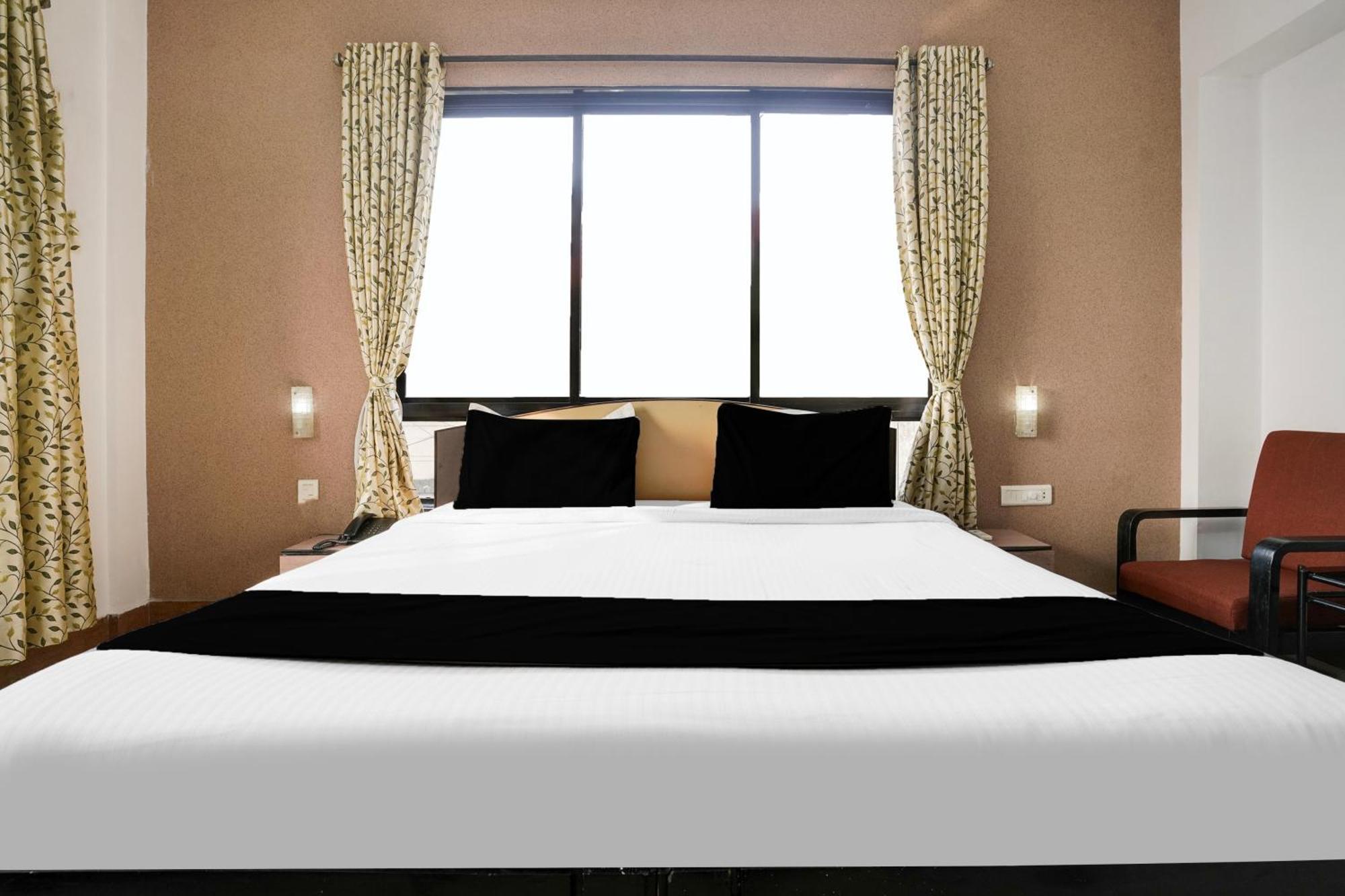 Отель Super Townhouse Margao Near Railway Station Экстерьер фото