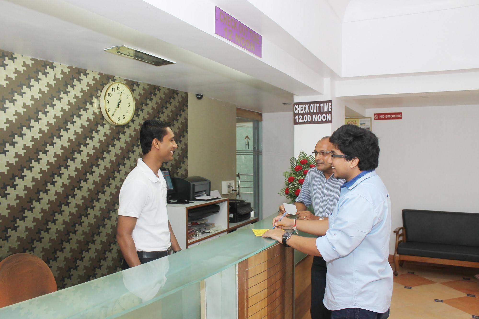 Отель Super Townhouse Margao Near Railway Station Экстерьер фото